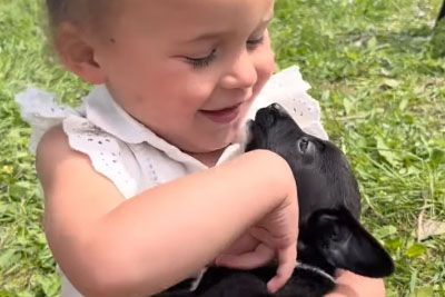 Little Girl's Reaction To Meeting Puppy For The First Time