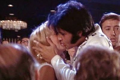 Elvis Presley Kissing All The Woman In The Front Row On The Lips