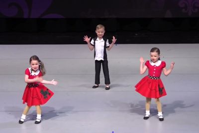 Adorable Trio Of Little Kids Dance To Elvis Presley's 