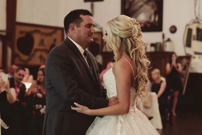 Bride Dances With Her Father, Leaves All The Wedding Guests Speechless