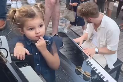 Heartwarming Moment: 3-Year-Old Girl Sings 