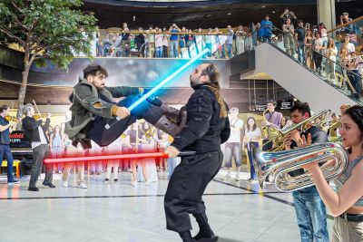 Crazy Star Wars Flashmob In A Shopping Mall