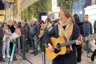 Allie Sherlock performs Last Christmas song on the street