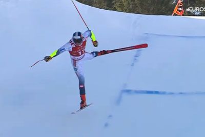 Miracle save in Kitzbühel: Sejersted lands on one ski