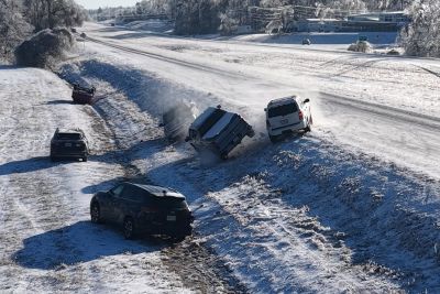 Ice Storm Chaos: Drone Captures Multi-Car Crash in Mississippi