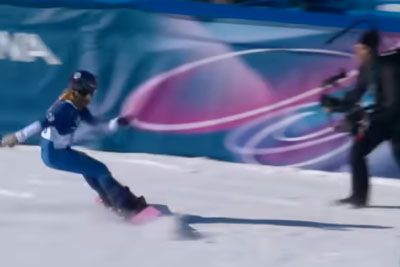 Snowboarder stops inches from cameraman at Milano Cortina 2026
