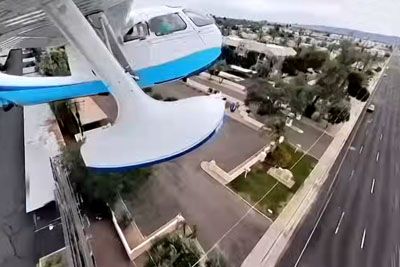 Seaplane Makes Emergency Landing on Street in Phoenix