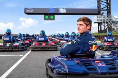 Verstappen Beats 100 Amateur Rivals in Just 14 Laps