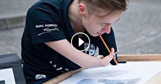 This Man Was Born Without Hands But Still Became An Incredible Artist ...