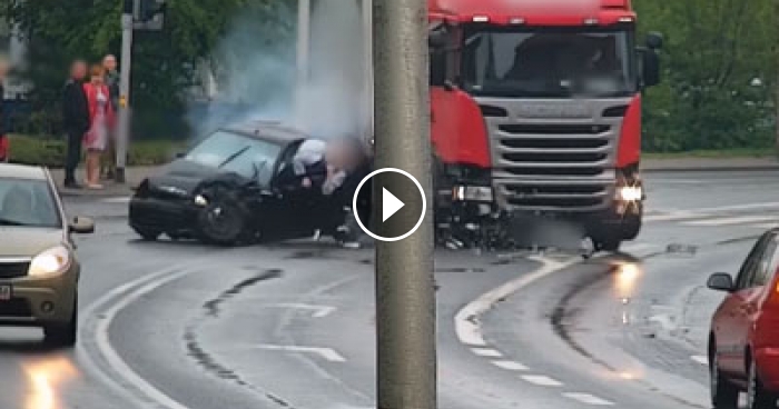 Semi Truck Runs Red Light And Causes Brutal Crash Where Driver Gets ...