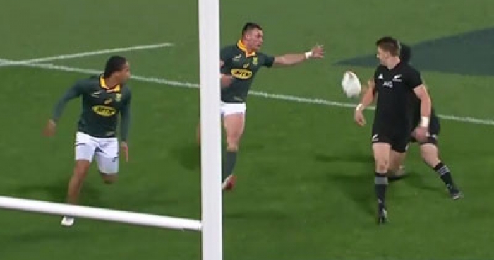 Two Rugby Players Deliver A Magic Move Which Is Leaving Everyone ...