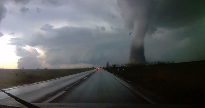 Dashcam Video Shows Us How Huge Tornado In Romania Formed | Klipland.com