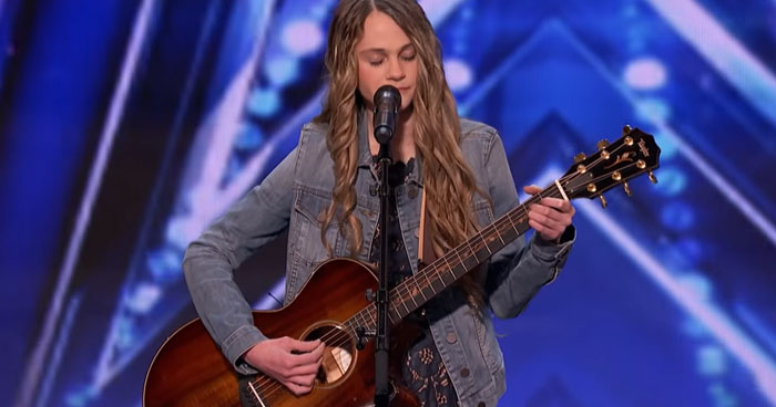 Teenager Kenadi Dodds Impresses Judges With An Original Country Song On ...