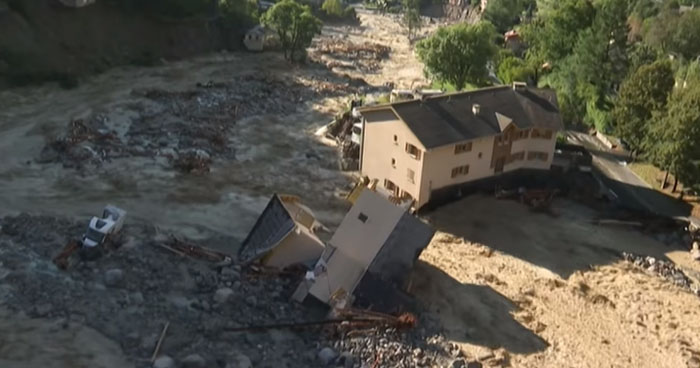 Dramatic Video Of Destructive Floods In Southeast France | Klipland.com