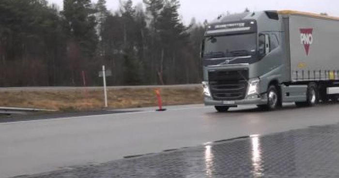Volvo Truck Emergency Braking At Its Best Klipland