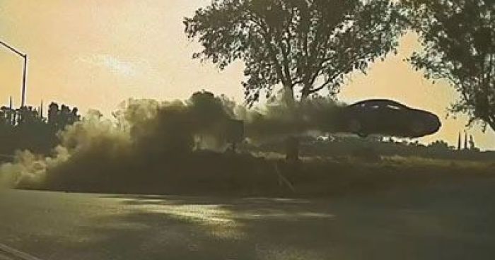 Car Goes Airborne Dukes Of Hazzard Style | Klipland.com