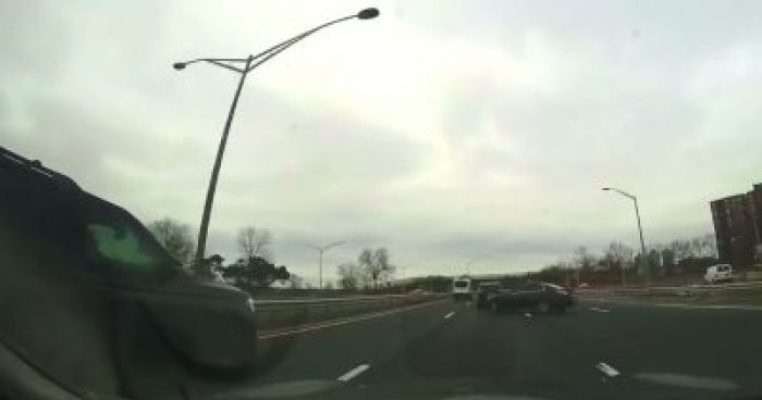 Speeding Driver Loses Control On A Highway | Klipland.com