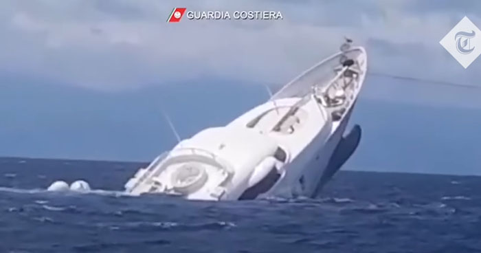 Moment 40-Metre Superyacht Sinks Off Italy Coast | Klipland.com