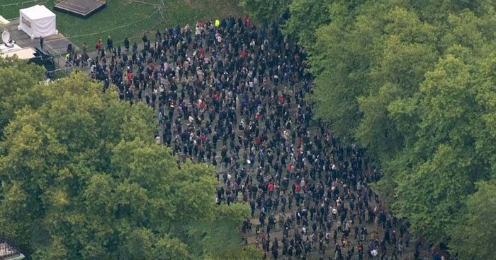 Queues Five Miles Long Across Central London To See Late Queen ...