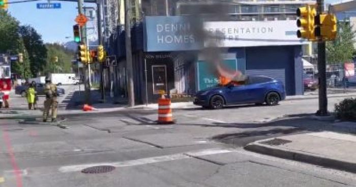 Tesla Owner Breaks Window To Escape Fire | Klipland.com