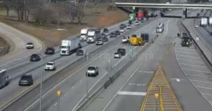 Distracted Pickup Truck Driver Crashes Into Truck | Klipland.com