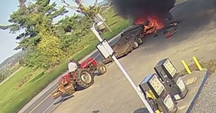 Man Unloads Tractor From Burning Truck | Klipland.com