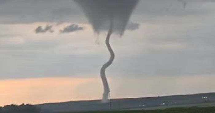 Incredible Tornado Suction Vortex Captured In South Dakota | Klipland.com