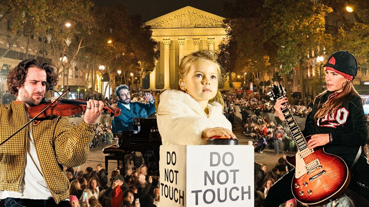 Christmas flashmob on the streets of Paris with 100 musicians