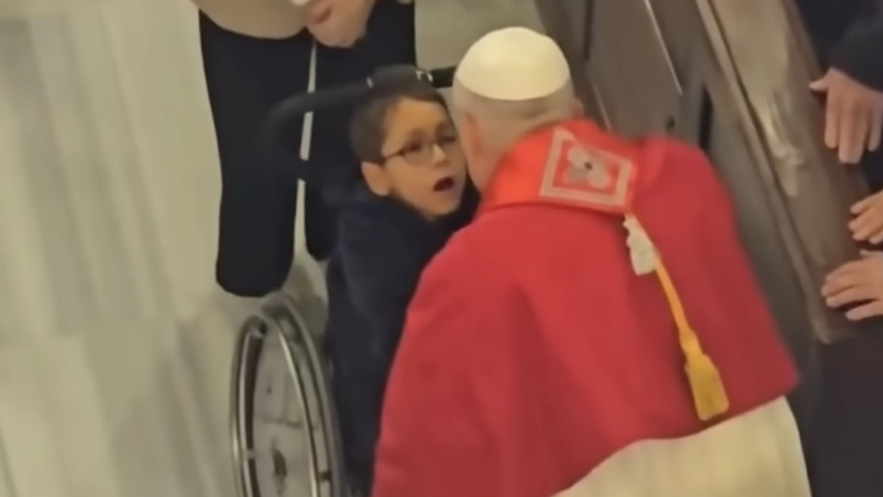 Pope Leo XIV blessed a child in a wheelchair in the Cathedral of the Holy Spirit in Istanbul, Turkey